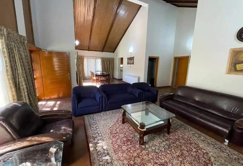 هتل Montaña Villa Murree