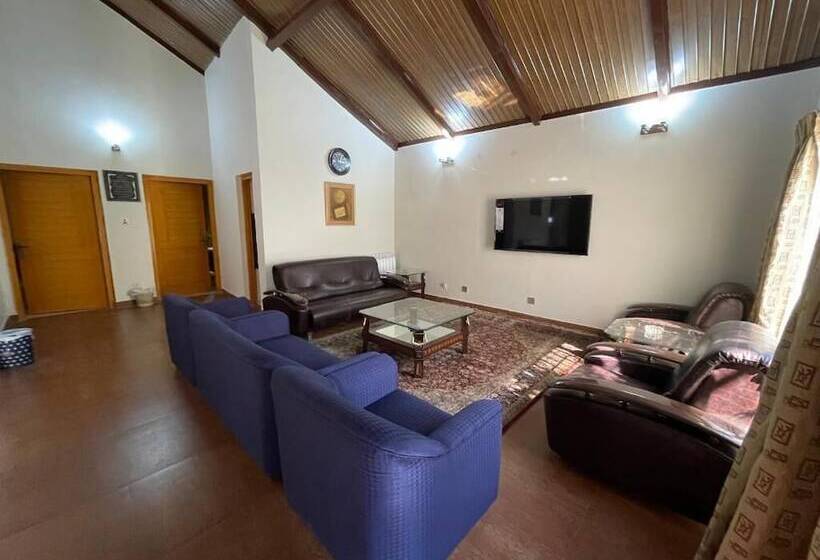 هتل Montaña Villa Murree