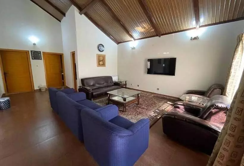 هتل Montaña Villa Murree
