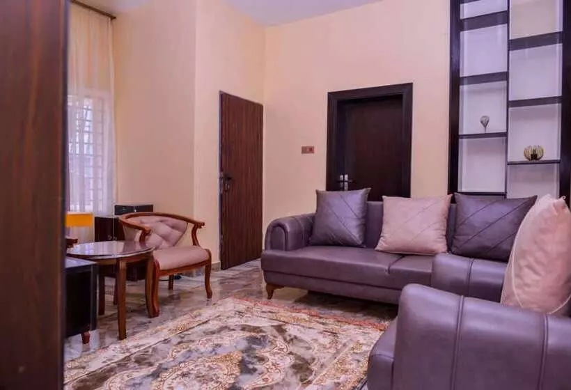 هتل Motraf Court