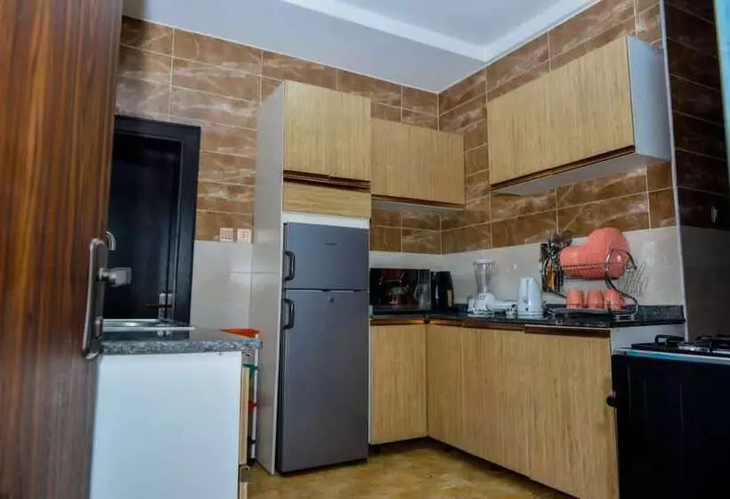 هتل Motraf Court