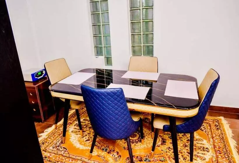 هتل Motraf Court