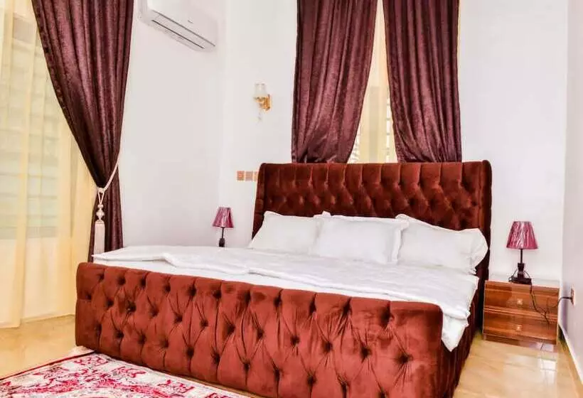 هتل Motraf Court