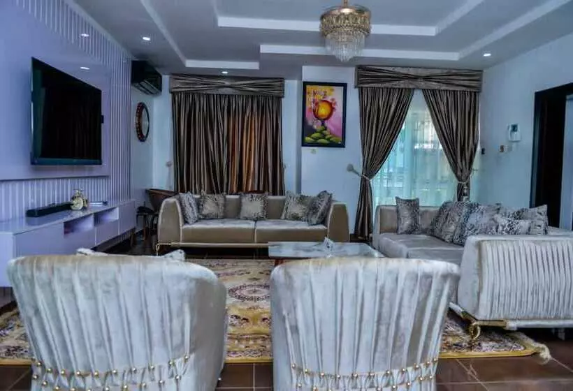 هتل Motraf Court