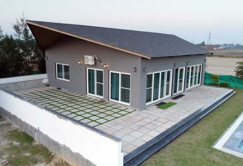 Hotel The Ashoka Farms And Resort