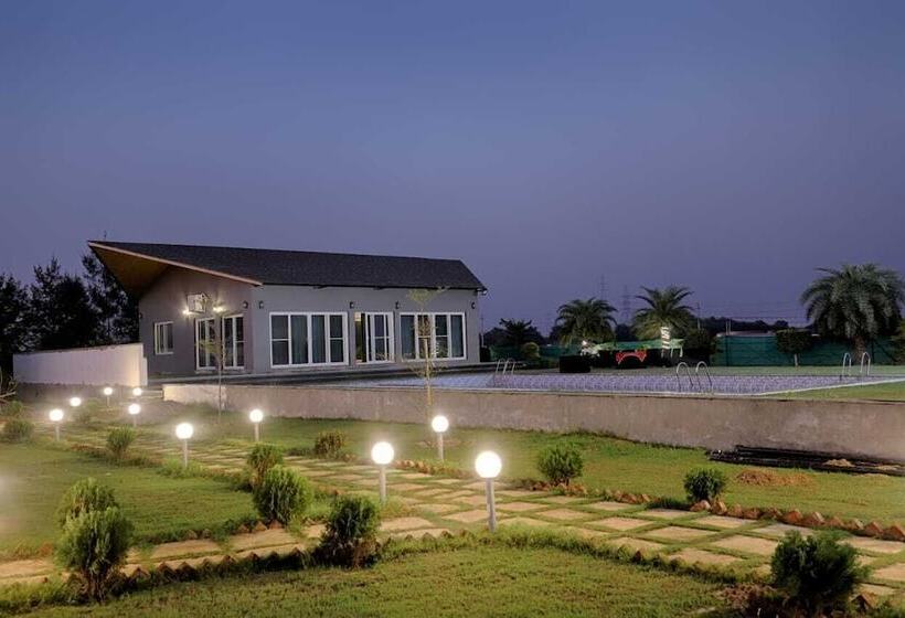 Hotel The Ashoka Farms And Resort