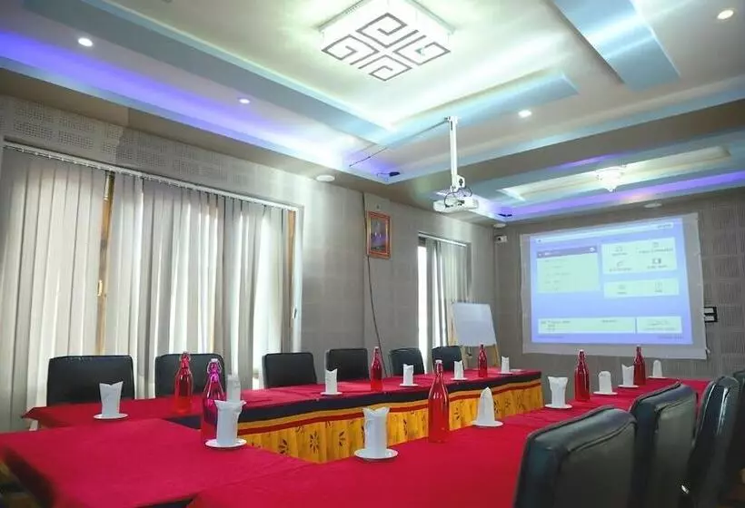 هتل Tsherim Resort