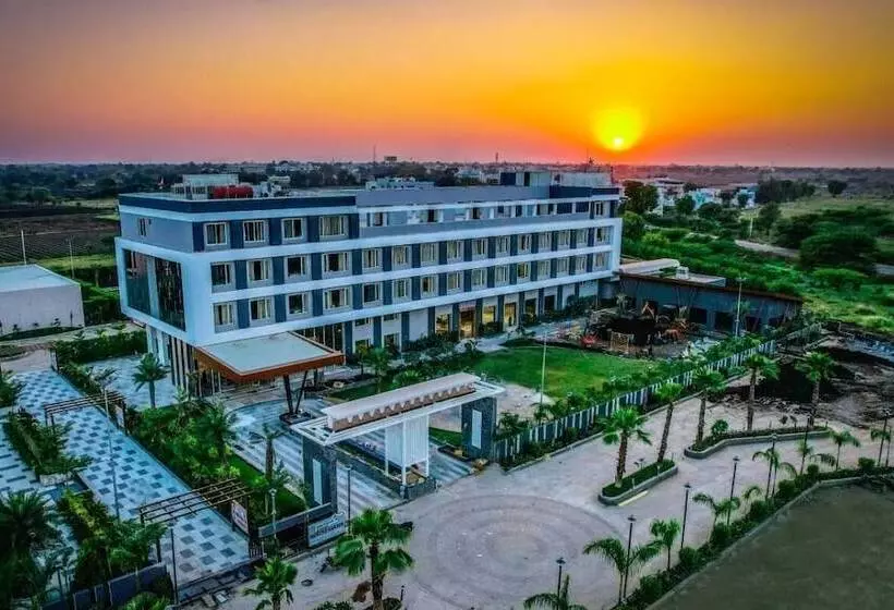 Krishna Hotel And Resort