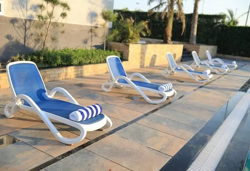 Krishna Hotel And Resort