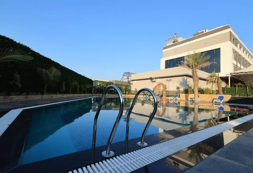 Krishna Hotel And Resort
