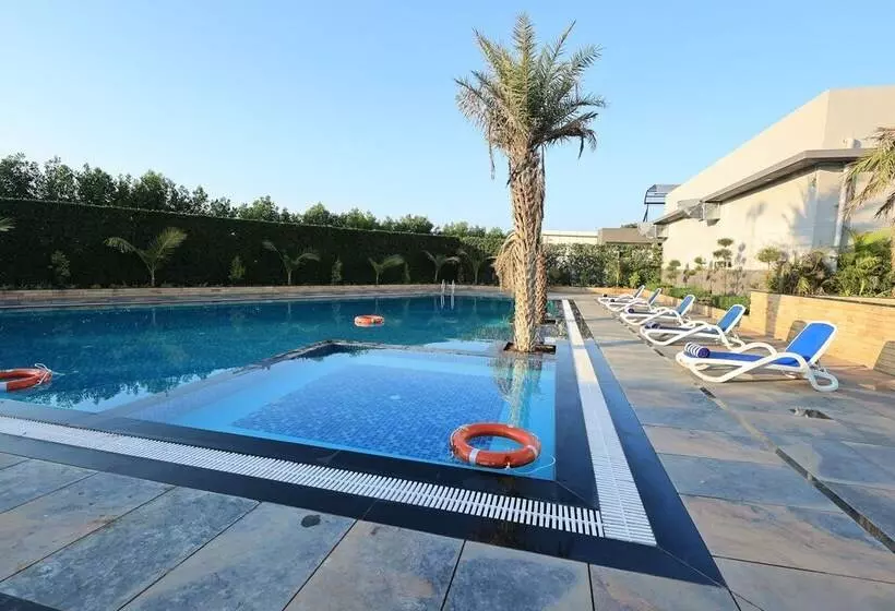 Krishna Hotel And Resort