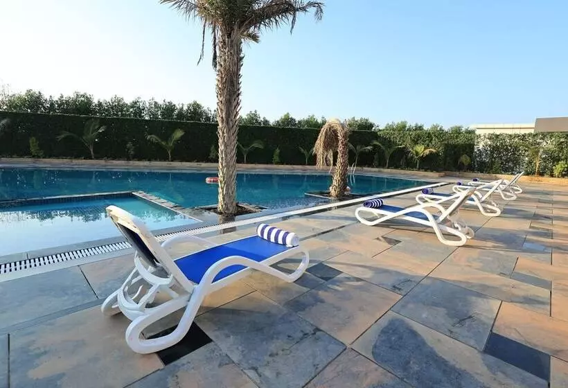 Krishna Hotel And Resort