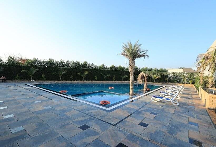 Krishna Hotel And Resort