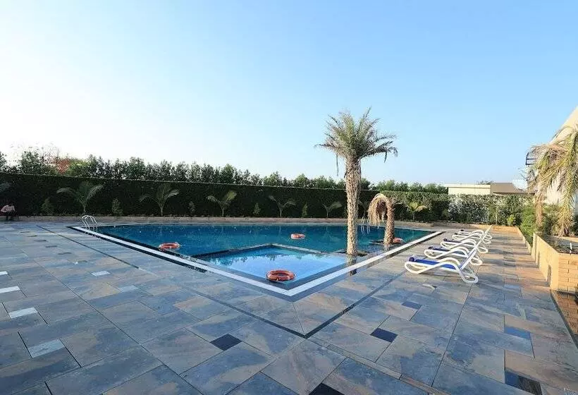 Krishna Hotel And Resort