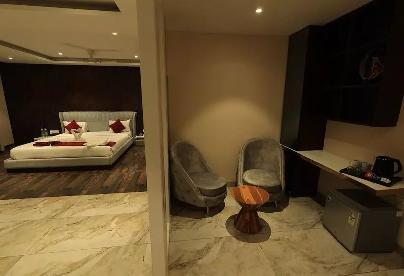 Krishna Hotel And Resort