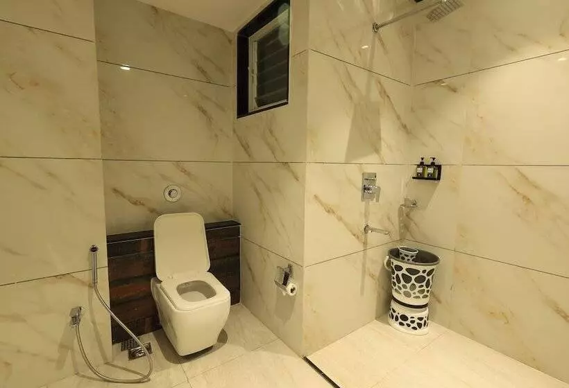 Krishna Hotel And Resort