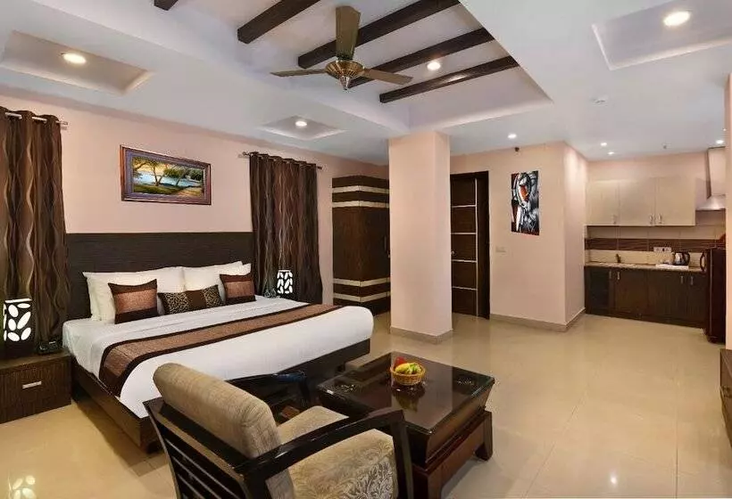 Le Crescent Hotel By Trot, Indirapuram