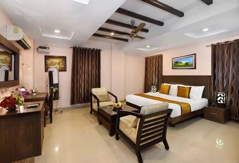 Le Crescent Hotel By Trot, Indirapuram