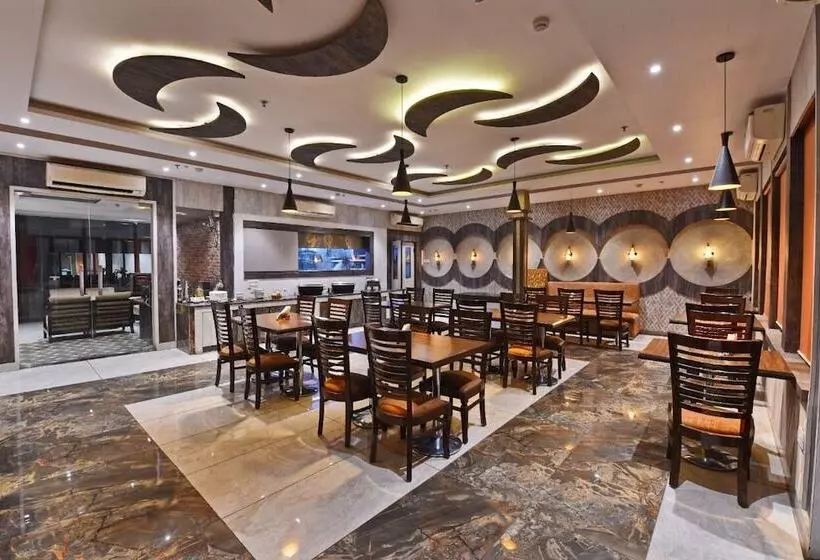 Le Crescent Hotel By Trot, Indirapuram