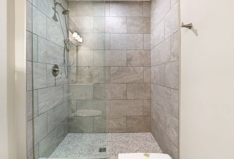 Amazing 4 Bedroom Haven In The Heart Of New Orleans