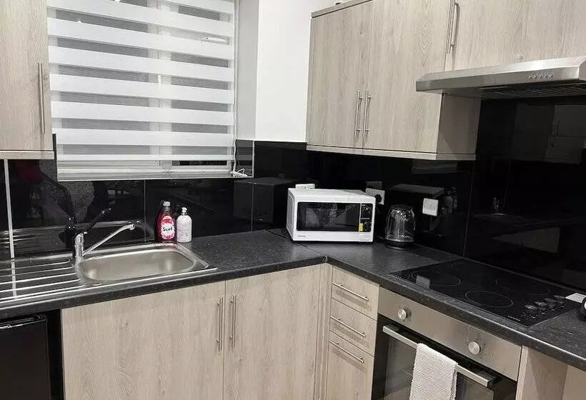 Majatalo Park View Residence Northolt   Near Tube