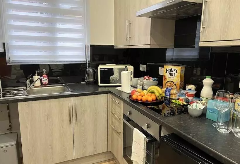 Majatalo Park View Residence Northolt   Near Tube