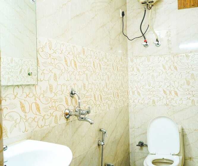 هتل Quadis Noida Sector 15