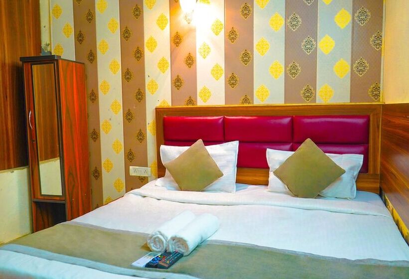 هتل Quadis Noida Sector 15