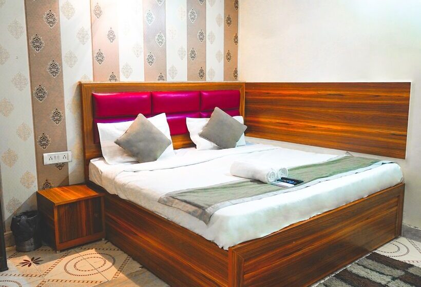 هتل Quadis Noida Sector 15