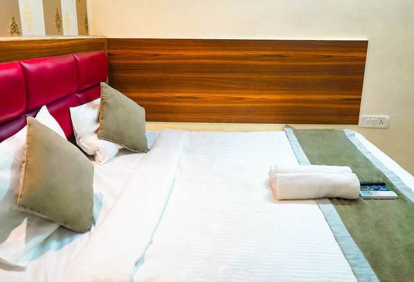 هتل Quadis Noida Sector 15