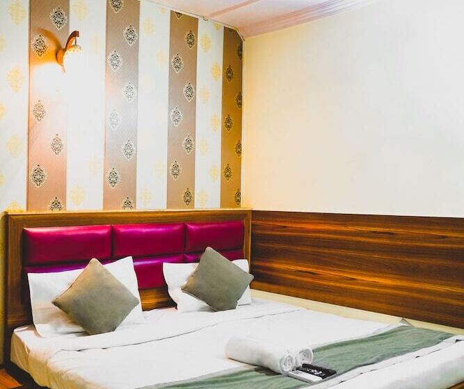 هتل Quadis Noida Sector 15