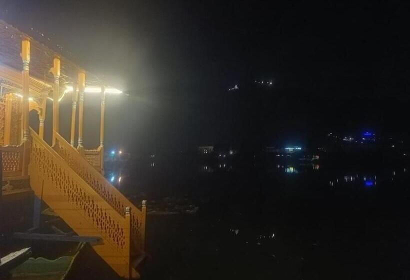 Hotel Shamus Maqbool Group Of Houseboat