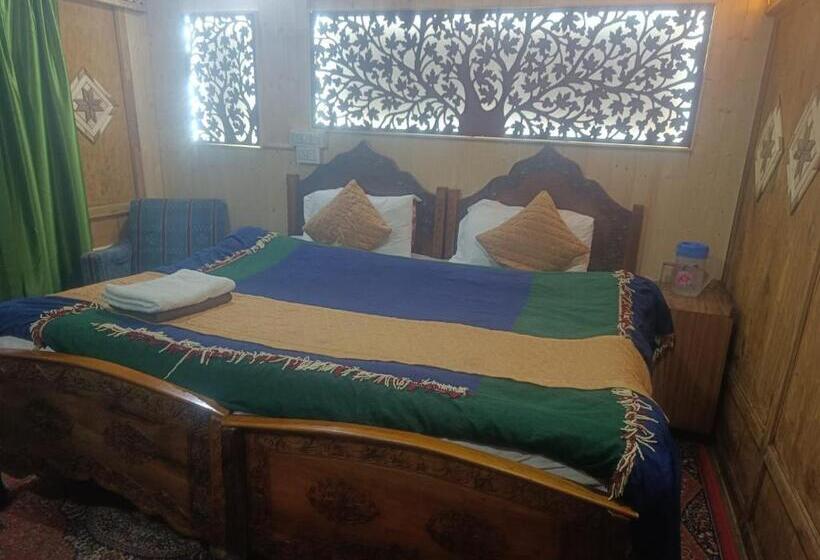 Hotel Shamus Maqbool Group Of Houseboat