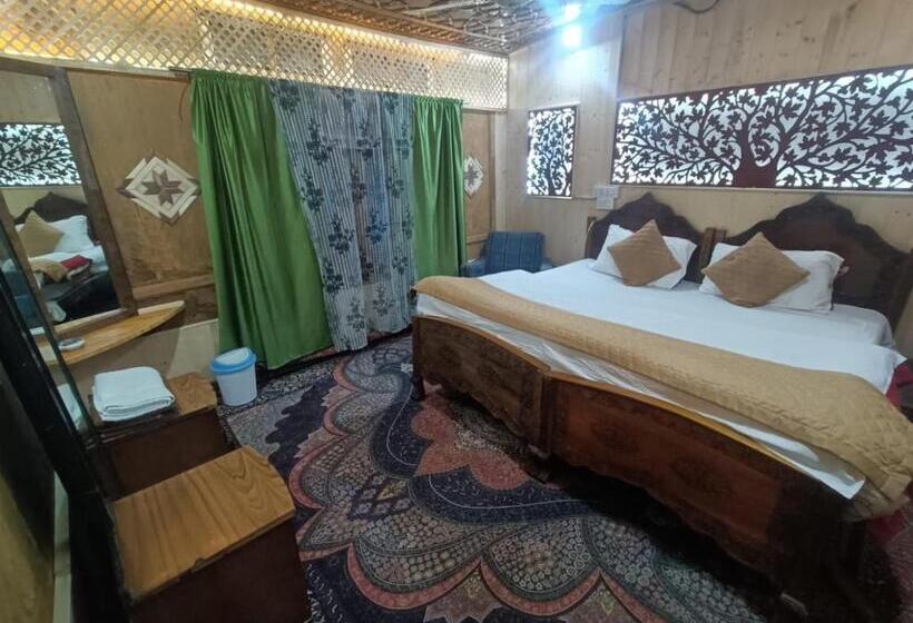 Hotel Shamus Maqbool Group Of Houseboat