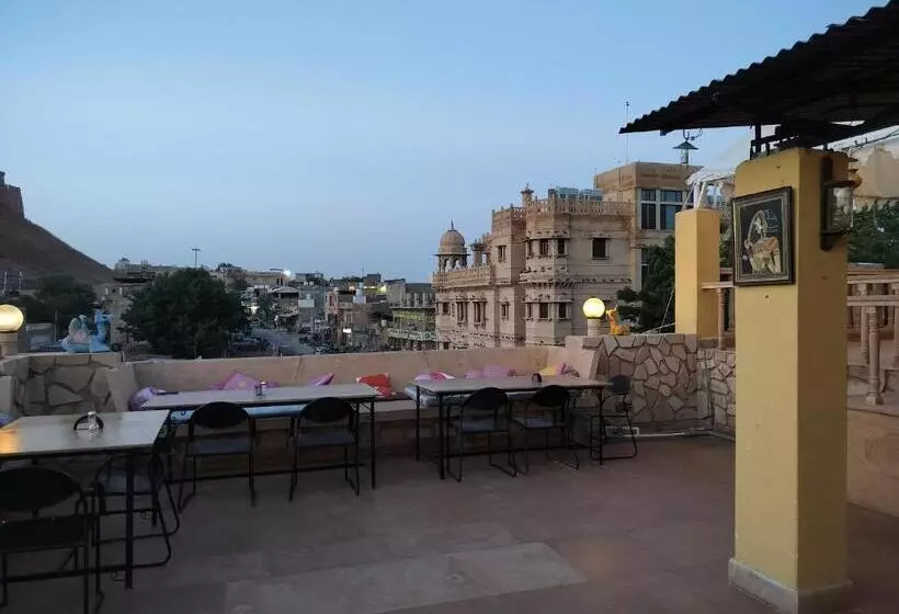 هتل The Elite Castle