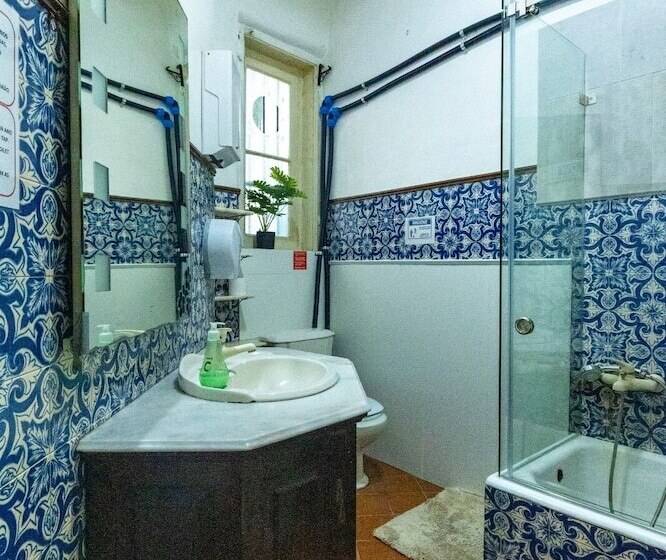 Lisbon Angles Hostel
