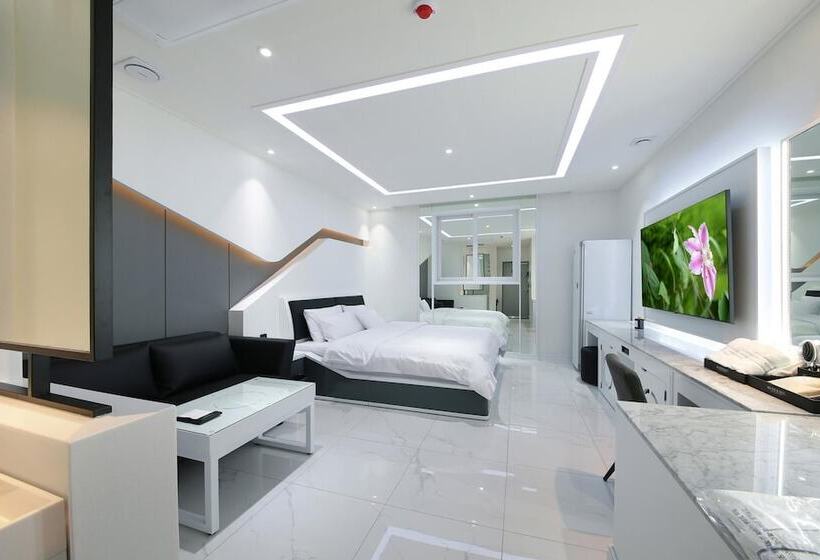 فندق على الطريق Wj Hotel Pool House