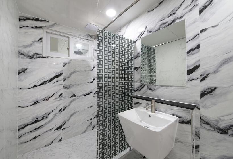 فندق على الطريق Wj Hotel Pool House