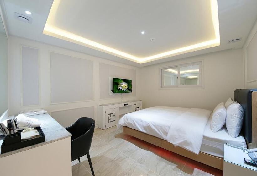 فندق على الطريق Wj Hotel Pool House