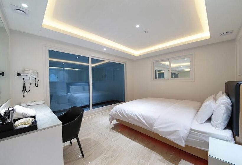 فندق على الطريق Wj Hotel Pool House