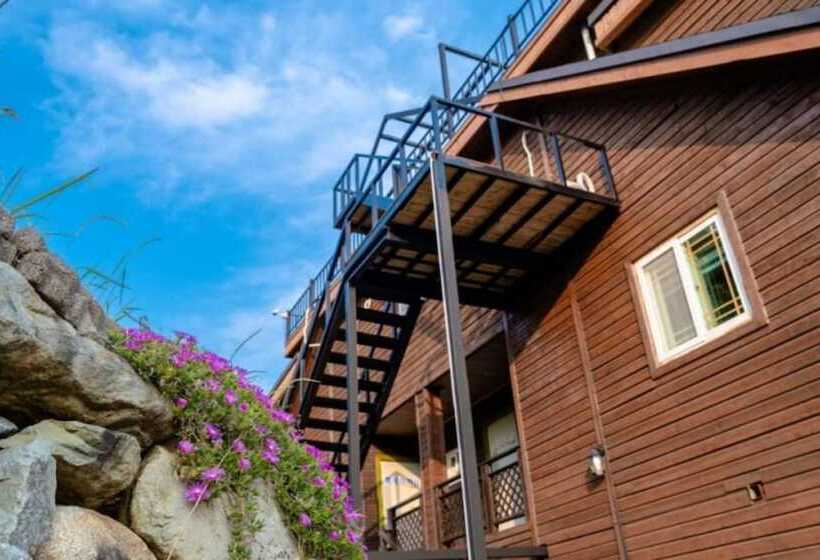 Namhae Macaron Pension