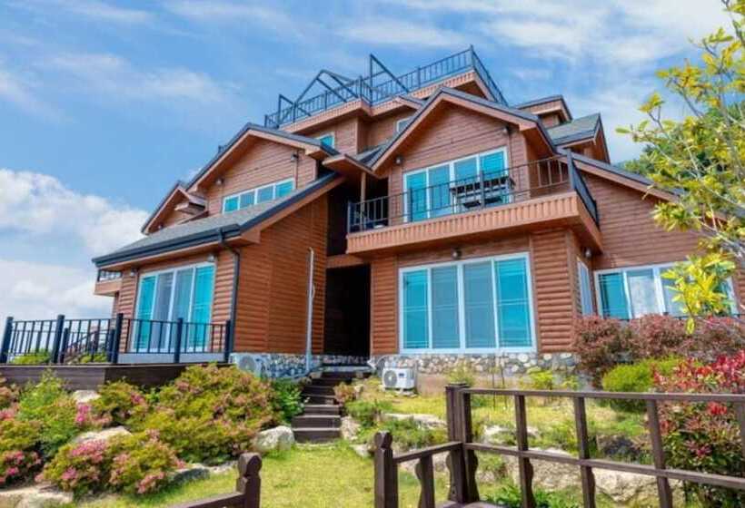 Namhae Macaron Pension