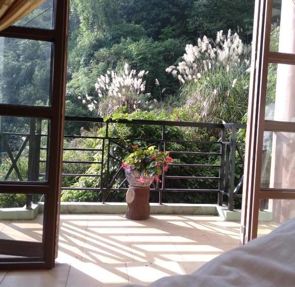 پانسیون An Phú Motel Tam đảo