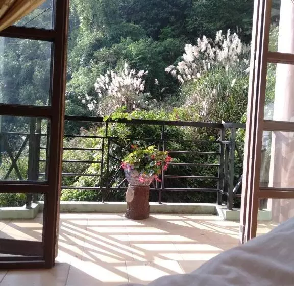 پانسیون An Phú Motel Tam đảo