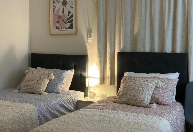 호스텔 Eden Lodge