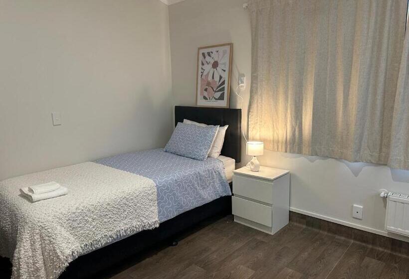 호스텔 Eden Lodge