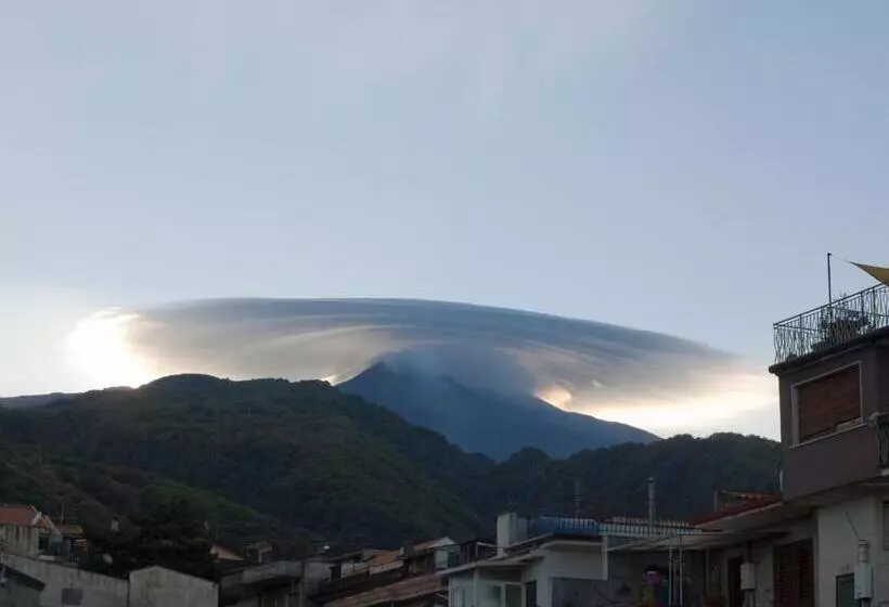 Aamiaismajoitus (B&B) Bouganville House