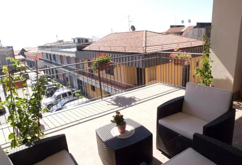 Aamiaismajoitus (B&B) Bouganville House