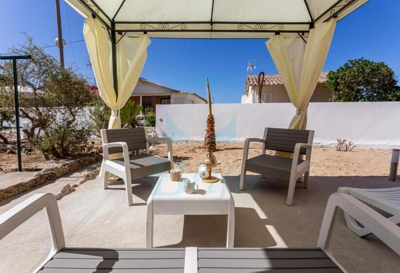 Blife Faro Beach Hostel & Rooms