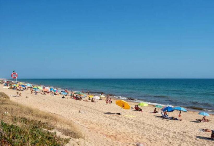 Blife Faro Beach Hostel & Rooms